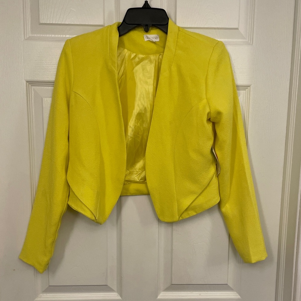 Decree Lemon Lime Yellow Blazer and Tank Size M Juniors Make An Offer